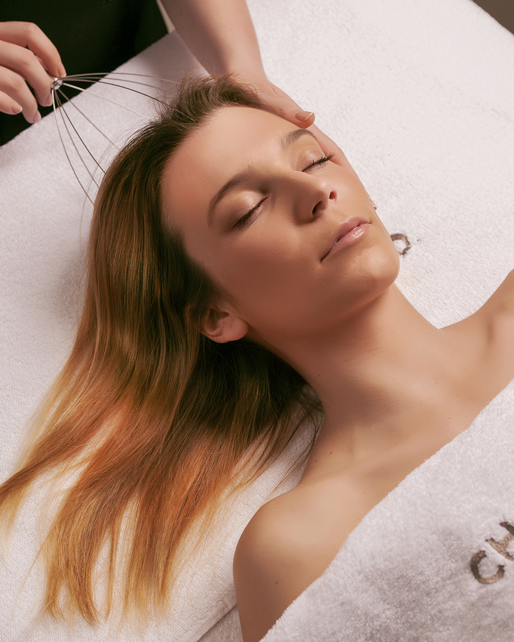 Massage asmr du crane du cuirs chevelu et des épaules
