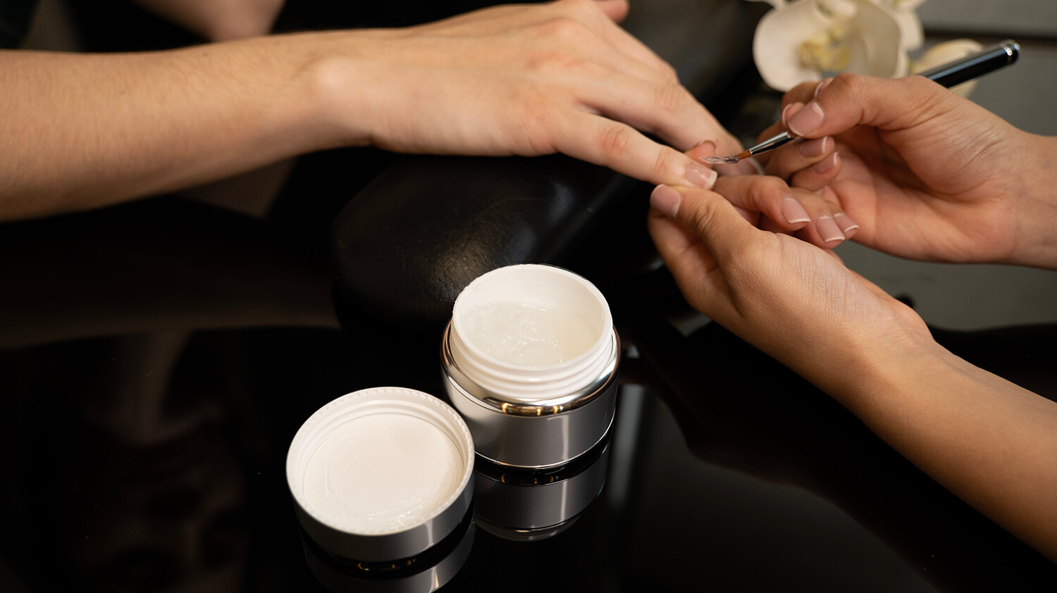 soin des main kapping ou vernis semi-permanent homme a Toulouse