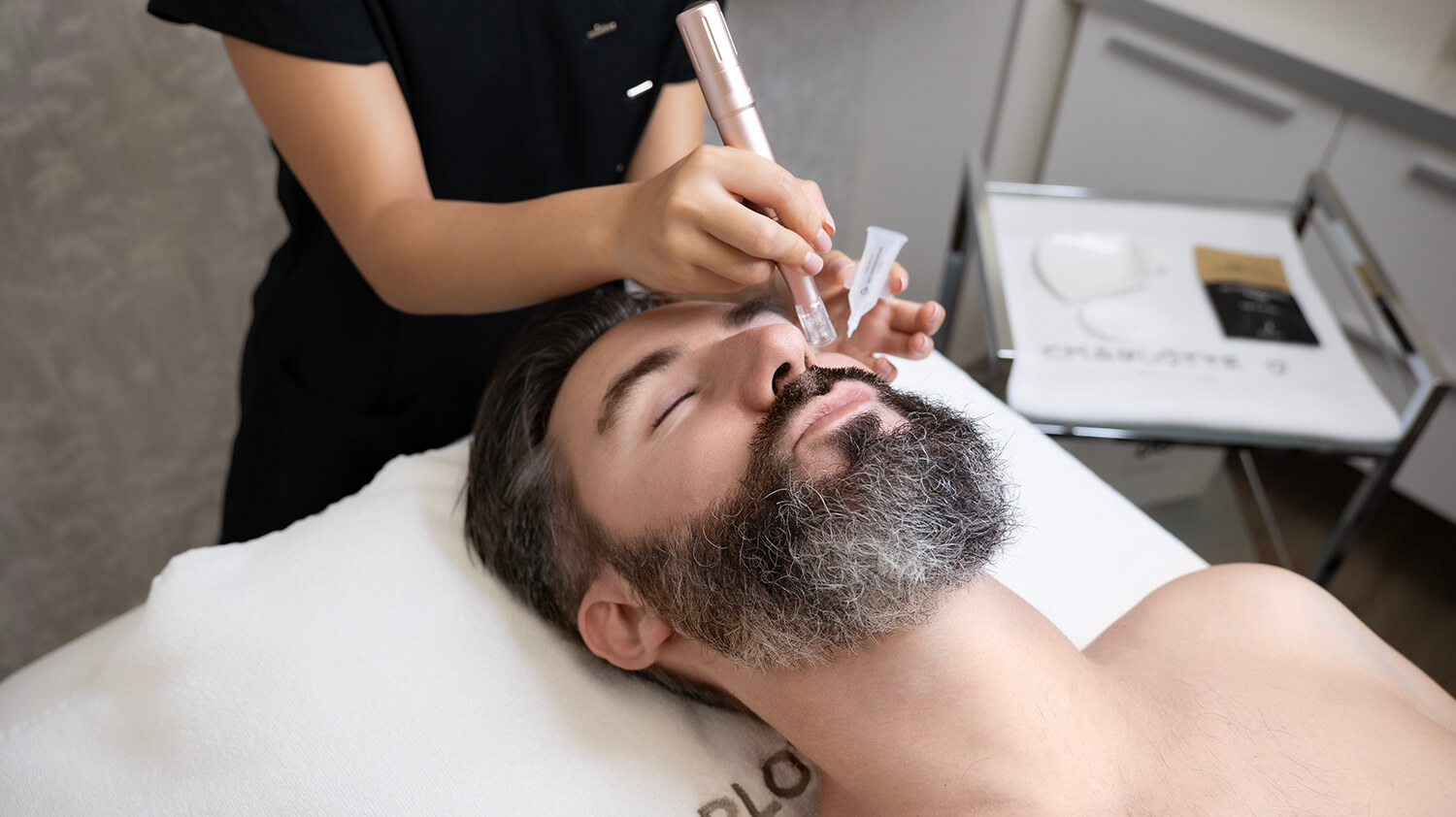 microneedling visage homme